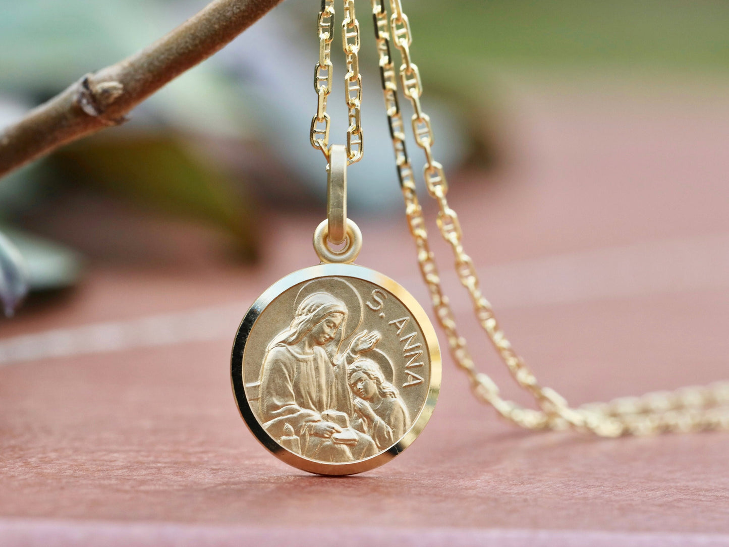 Medalla de Santa Ana, colgante de la madre de la Virgen María, plata de ley 925, colgante de santo católico, medalla de santo de la fertilidad, devoción a la fertilidad para las mujeres