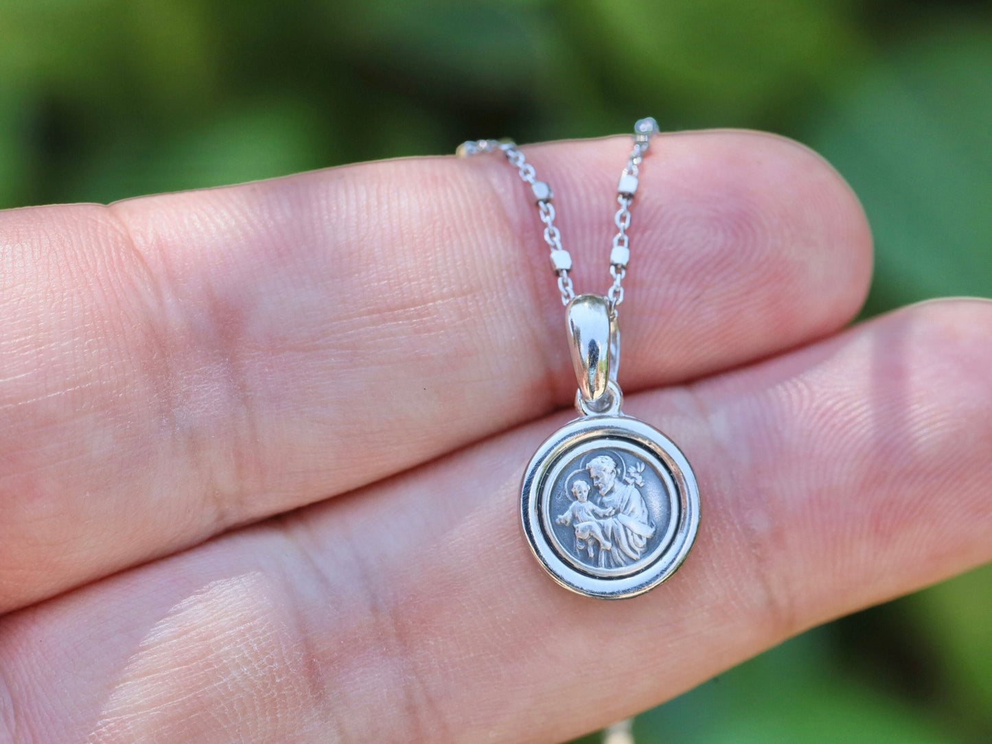 Medalla de San José, medalla en miniatura, plata de ley 925, medalla de santo católico, protector de la Sagrada Familia, regalo para adolescente, colgante delicado