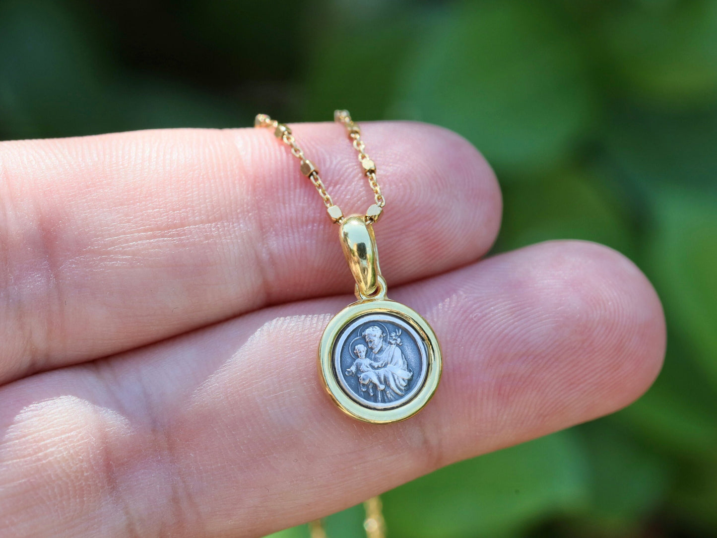 Medalla de San José, plata de ley 925, chapada en oro, medalla en miniatura, colgante delicado, regalo para mujeres, regalo para adolescentes, protector de la Sagrada Familia