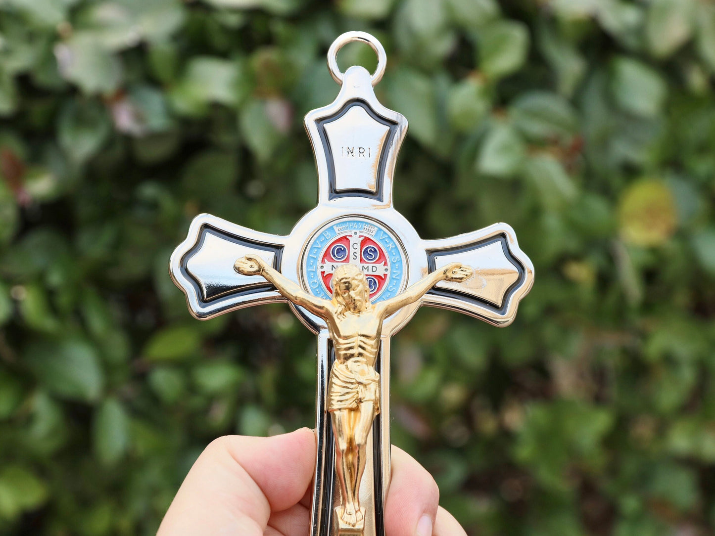 Crucifijo de pared de San Benito, crucifijo casero, cruz de protección de la casa, cruz de pared color plata, mudanza en regalo, crucifijo para sala de estar