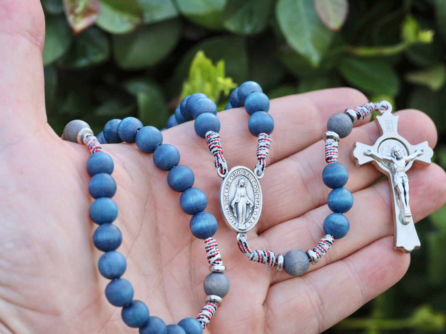 Rosario Paracord azul marino, rosario de madera de acacia, rosario robusto, rosario católico para hombre, rosario robusto con San Benito y Medalla Milagrosa