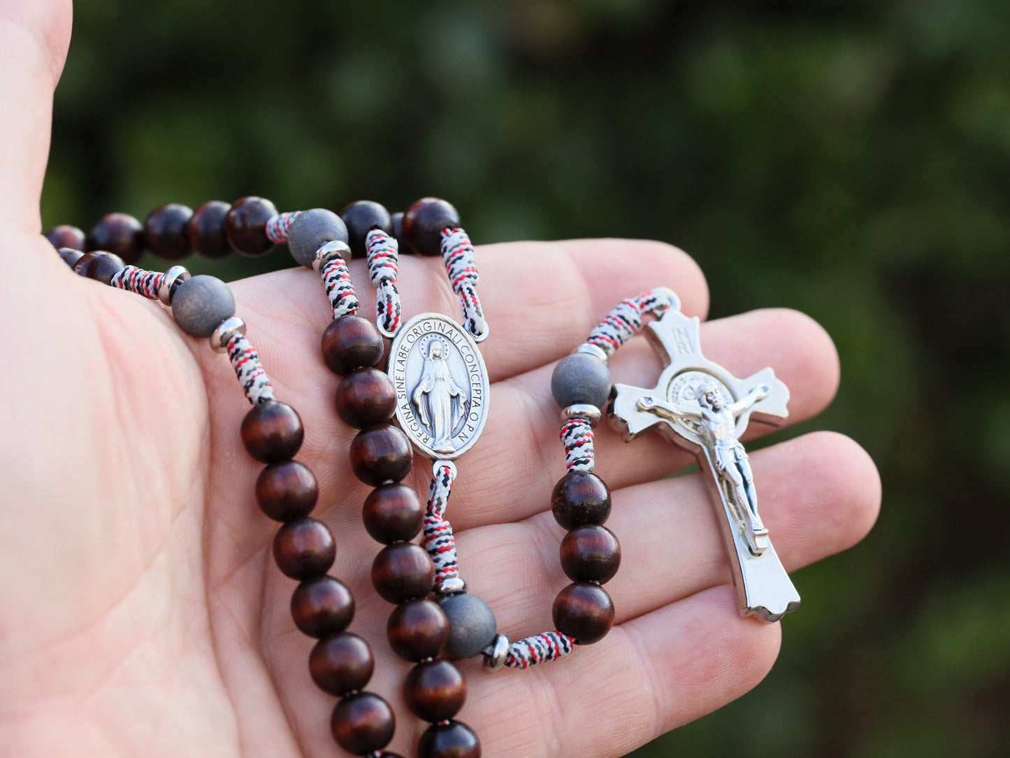 Rosario pequeño de madera, rosario marrón, crucifijo de San Benito y rosario medalla milagrosa, rosario para hombre o mujer, rosario católico con bolsa