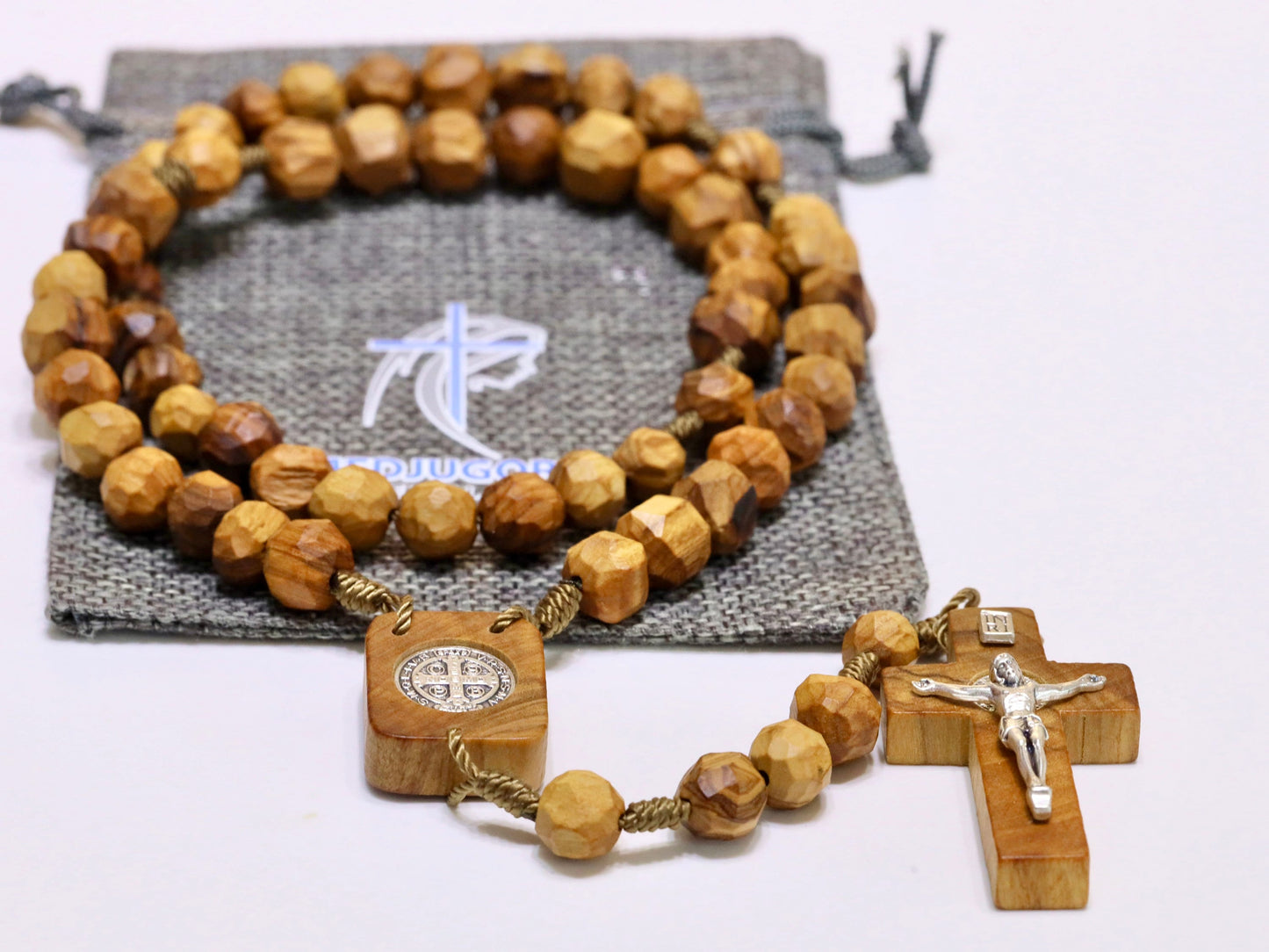 Rosario de madera de olivo, rosario robusto hecho a mano, rosario crucifijo de San Benito, cuentas de madera de olivo talladas a mano, rosario católico para hombre con bolsa