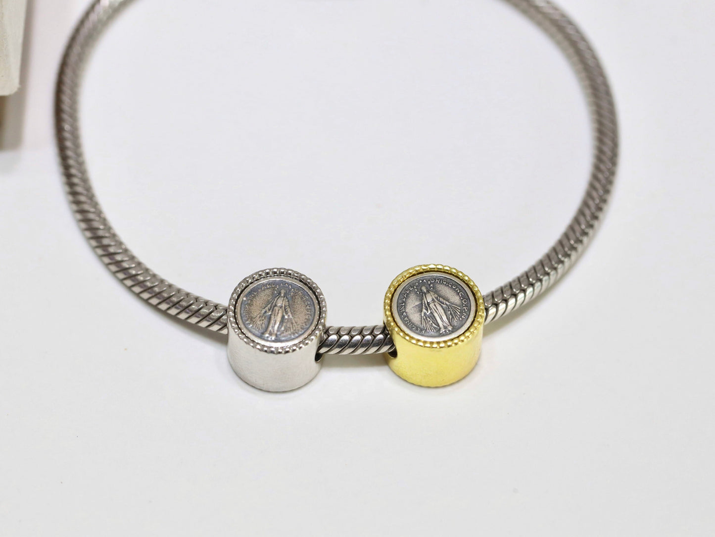 Encanto de la Medalla Milagrosa compatible con Pandora, encanto de plata de ley 925, encanto católico para pulsera, encanto de Nuestra Señora de Gracia, regalo para adolescentes