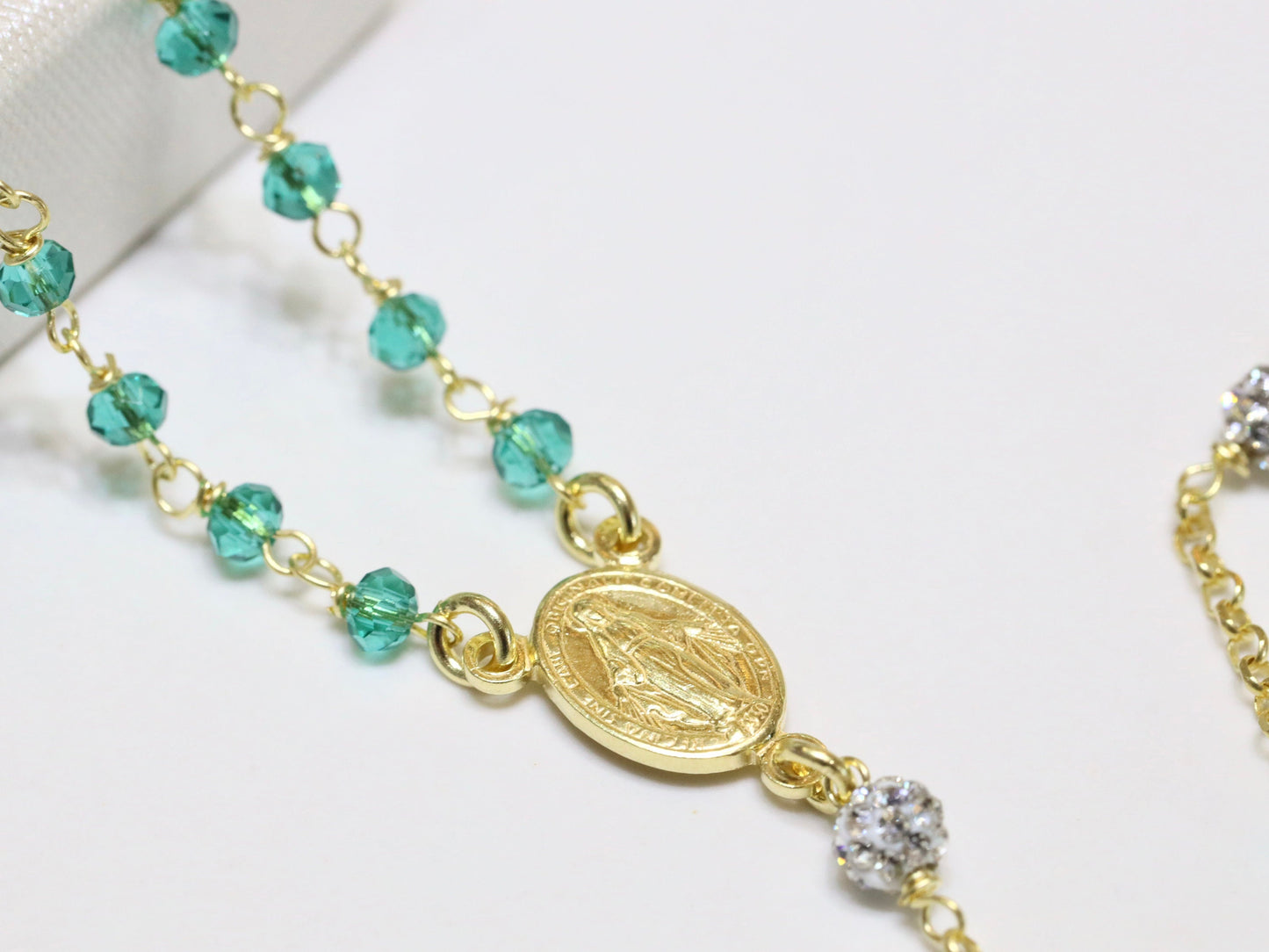 Collar rosario verde, collar rosario Medalla Milagrosa para mujer, rosario de plata de ley 925 con cuentas color verde esmeralda bañadas en oro