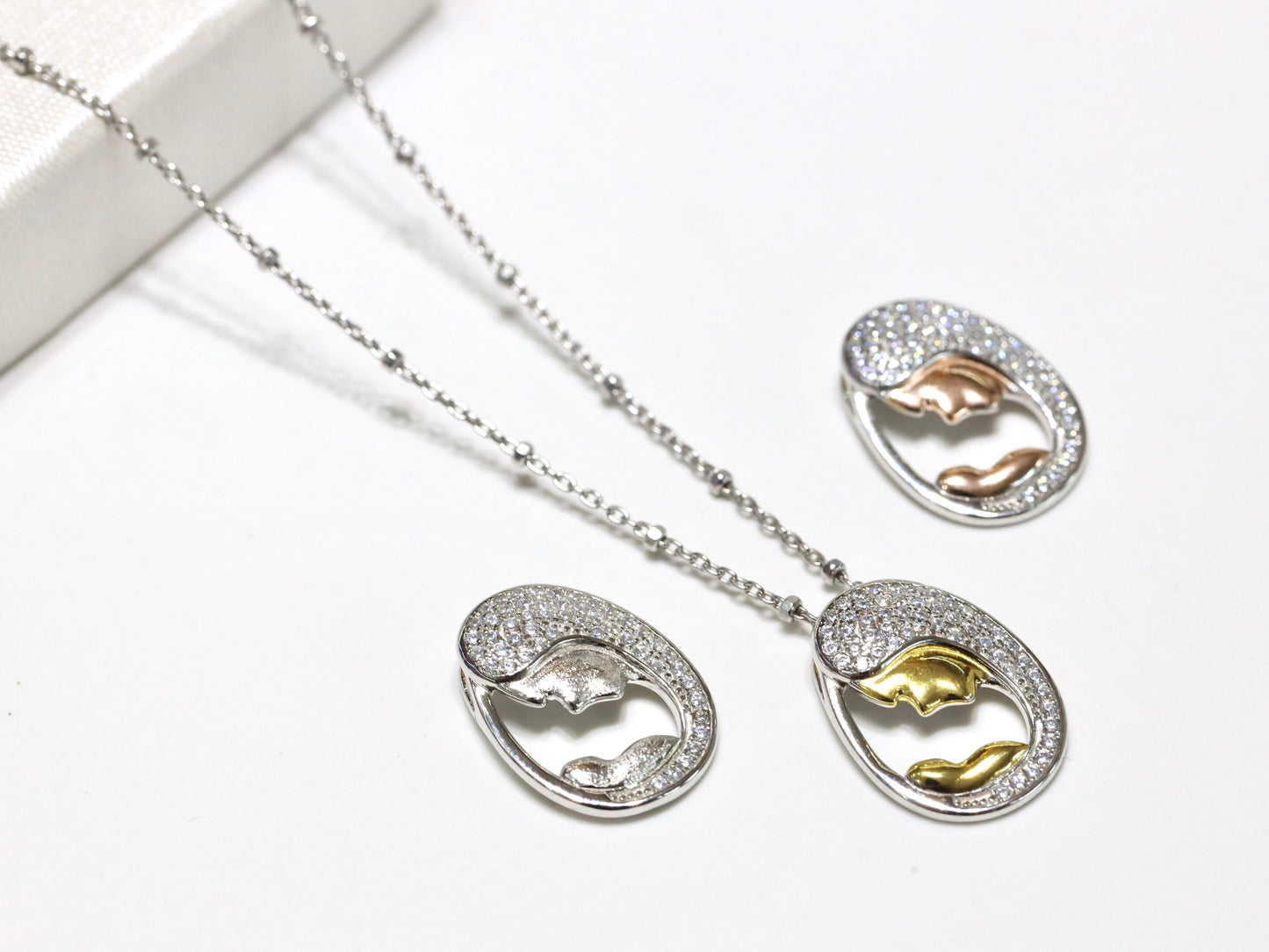 Medal of Virgin Mary and Baby Jesus, sterling silver 925 medal, catholic maternity medal, modern catholic pendant, rhinestone Virgin Mary