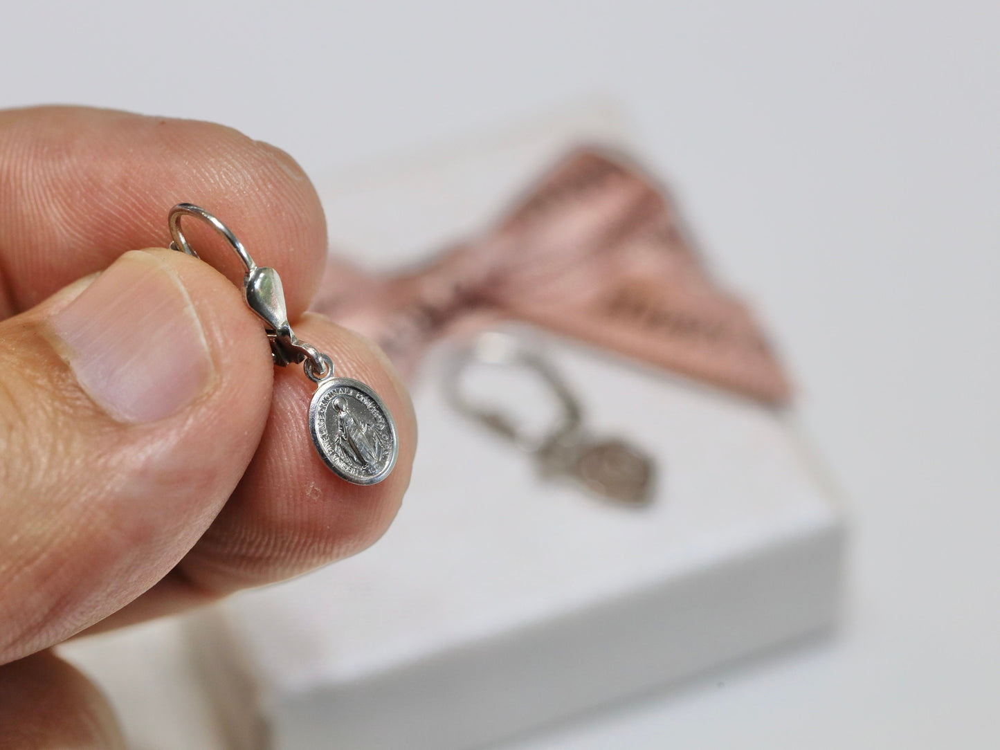 Pendientes Medalla Milagrosa, pendientes Nuestra Señora de Gracia, pendientes Virgen María, pendientes plata de ley 925, pendientes de mujer para católica