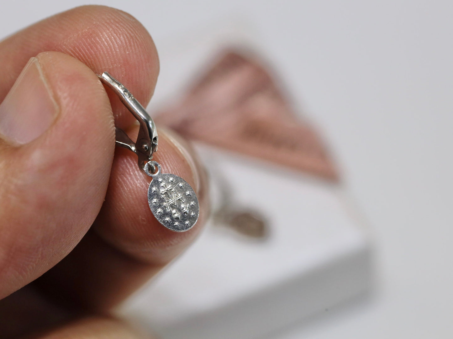 Pendientes Medalla Milagrosa, pendientes Nuestra Señora de Gracia, pendientes Virgen María, pendientes plata de ley 925, pendientes de mujer para católica