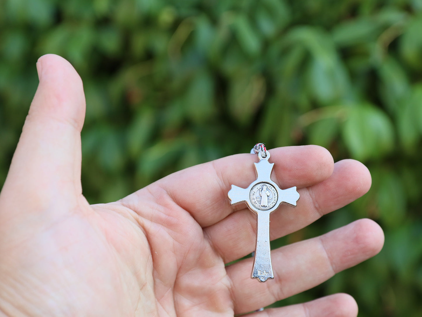 Rosario Parcord de madera de olivo de 8 mm con Medalla Milagrosa y crucifijo de San Benito, rosario católico tradicional, rosario de bolsillo para hombre