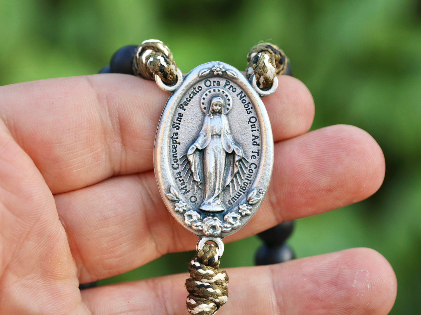 Rosario grande de madera de acacia con crucifijo de San Benito y medalla milagrosa, ideal para hombres católicos