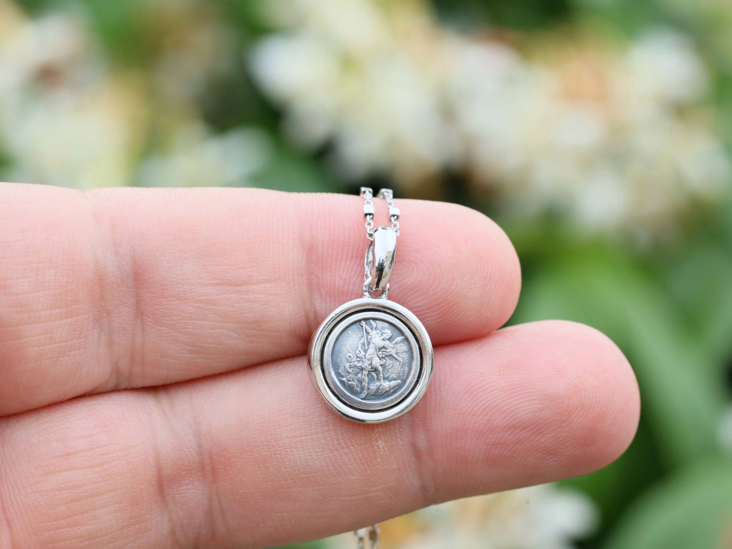 Colgante de San Miguel, plata de ley 925, colgante de collar redondo de 14 mm, encanto del arcángel Miguel, colgante de protección católica para adolescentes
