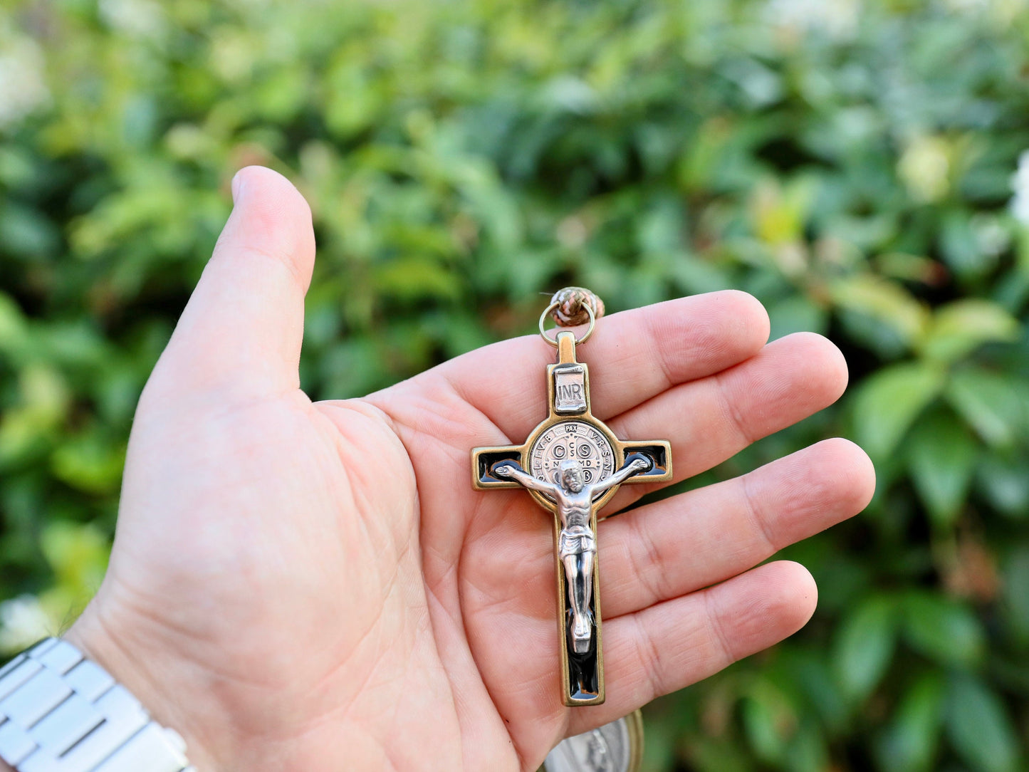 Rosario grande hecho a mano de madera de acacia marrón con crucifijo de San Benito y medalla de la Divina Misericordia - Cuentas católicas para hombres