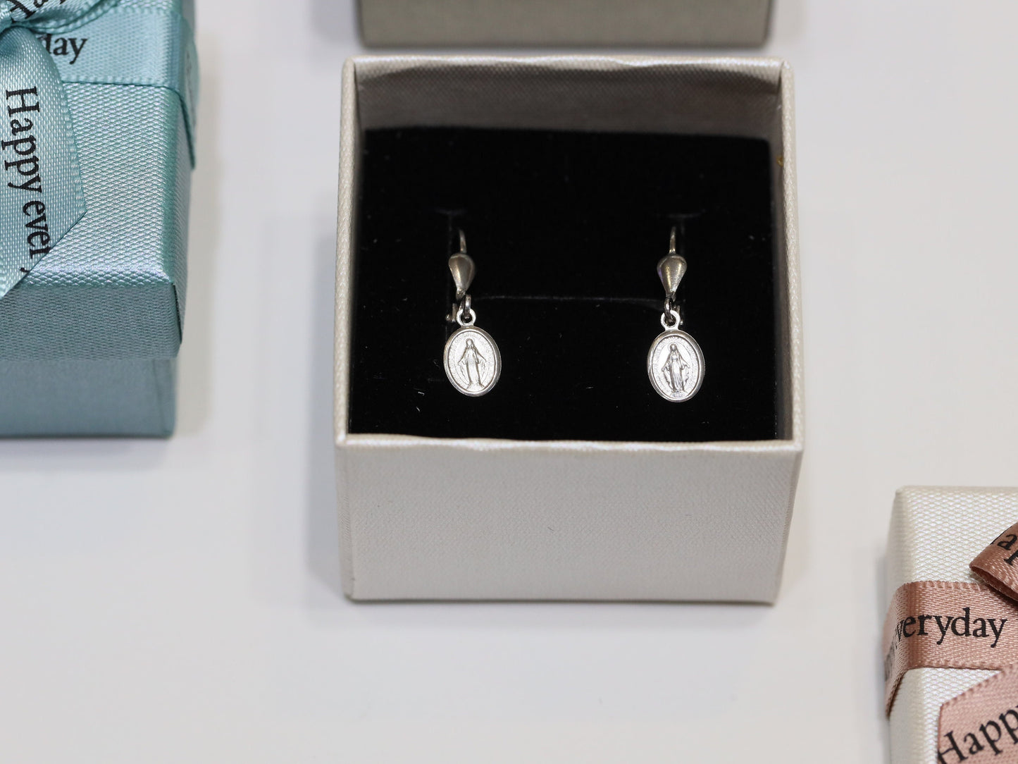 Pendientes Medalla Milagrosa, pendientes Nuestra Señora de Gracia, pendientes Virgen María, pendientes plata de ley 925, pendientes de mujer para católica