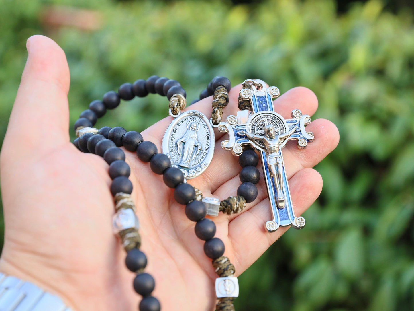Rosario grande de madera de acacia con crucifijo de San Benito y medalla milagrosa, ideal para hombres católicos