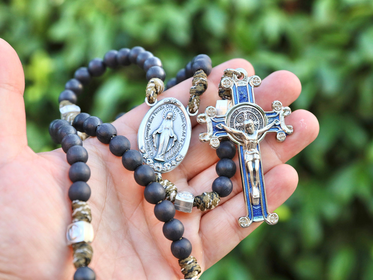 Rosario grande de madera de acacia con crucifijo de San Benito y medalla milagrosa, ideal para hombres católicos