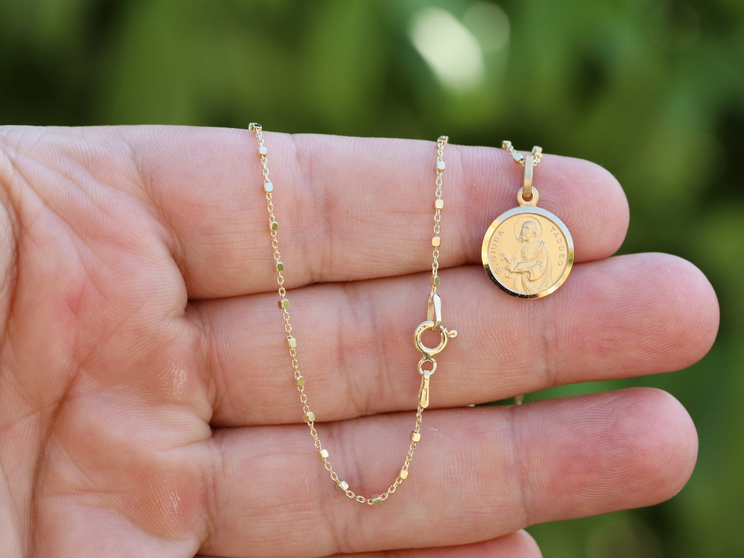 Medalla de San Judas en Plata de Ley 925 bañada en Oro de 18 Quilates | Joyería devocional católica unisex