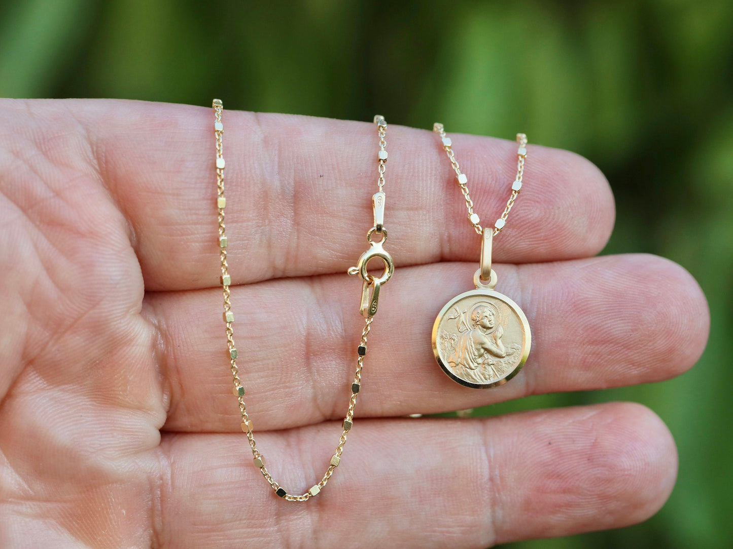 Medalla de San Juan Bautista, redonda, de plata de ley 925, 13 mm, chapada en oro de 18 quilates, unisex, acuñada, diseño minimalista con bordes satinados y de diamantes