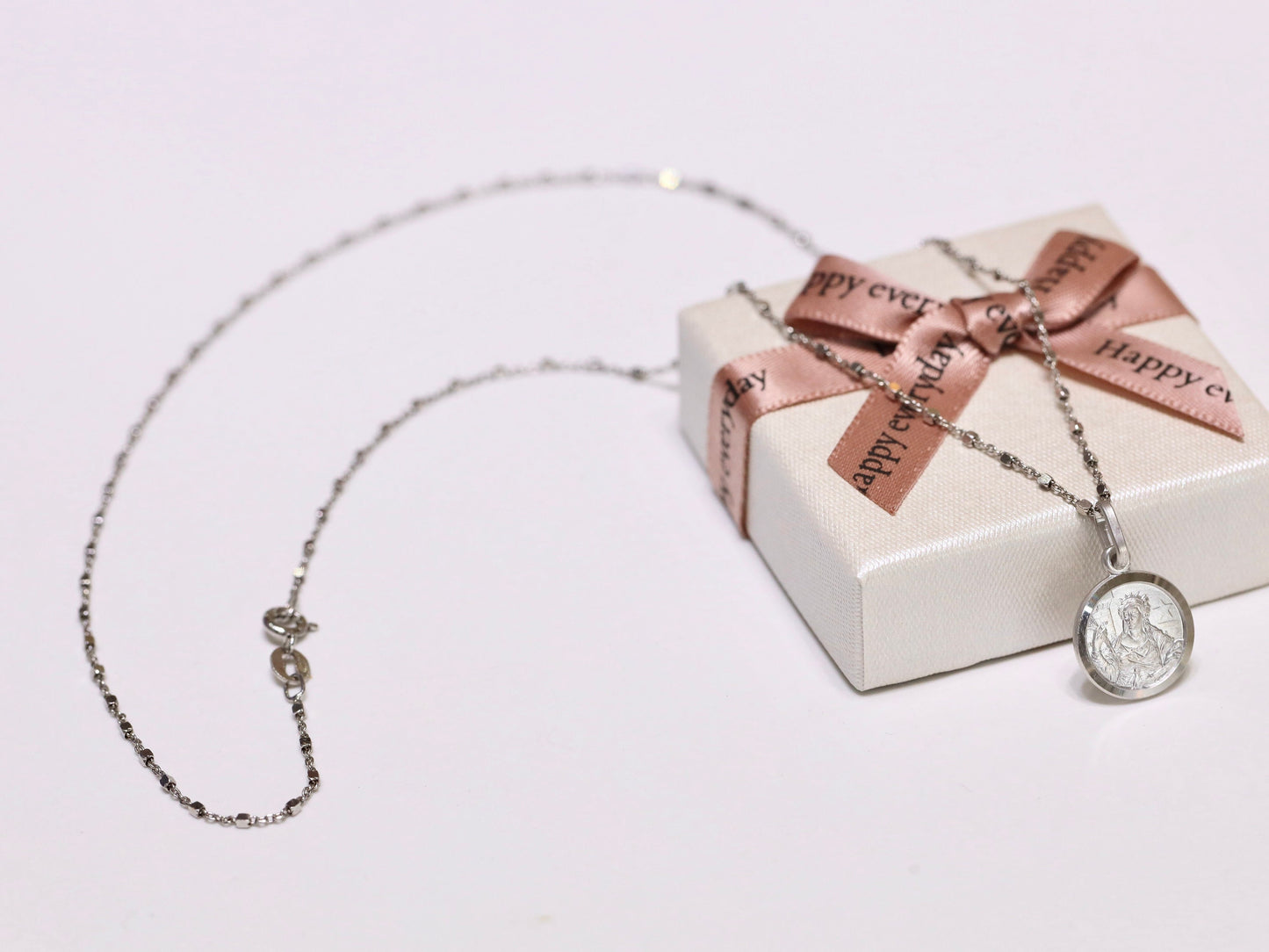 Exquisita Medalla de Santa Bárbara en plata de ley de 13 mm - Recuerdo ideal para todos los llamados Bárbara, santa católica devocional, joyería católica