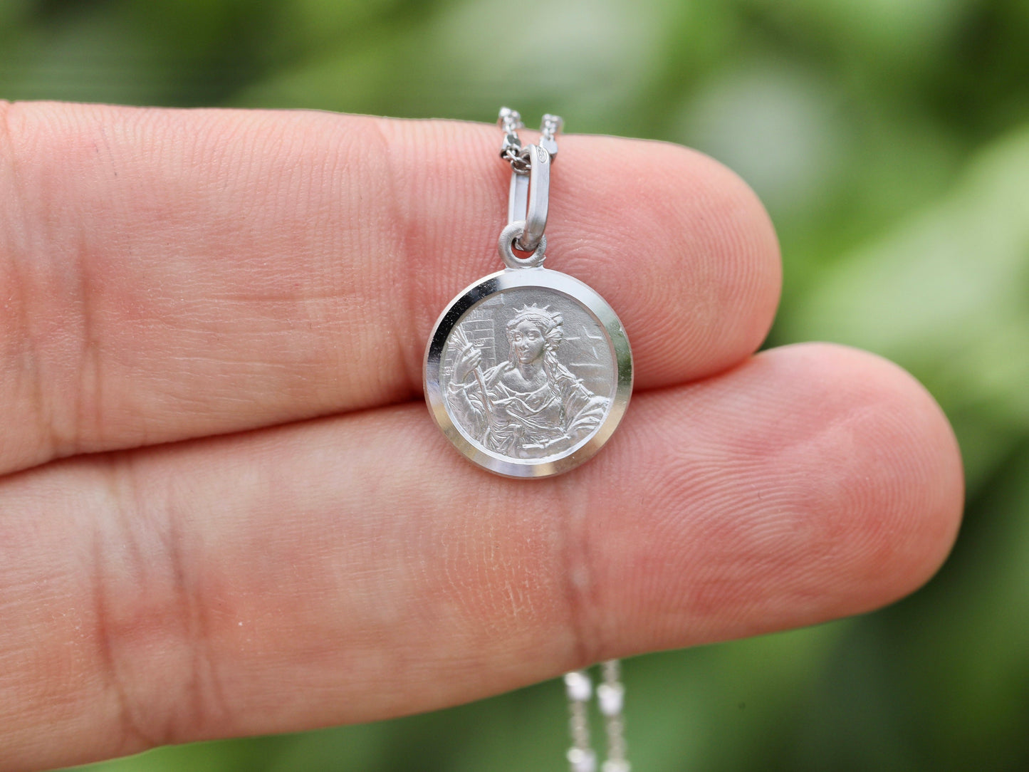 Exquisita Medalla de Santa Bárbara en plata de ley de 13 mm - Recuerdo ideal para todos los llamados Bárbara, santa católica devocional, joyería católica