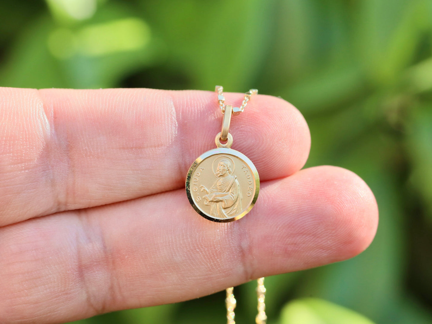Medalla de San Judas en Plata de Ley 925 bañada en Oro de 18 Quilates | Joyería devocional católica unisex