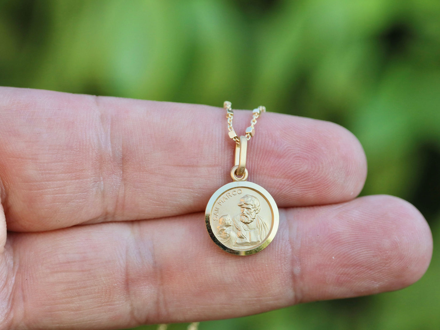 Medalla en miniatura de San Marcos, 13 mm, plata de ley 925 chapada en oro de 18 kt, talla diamante