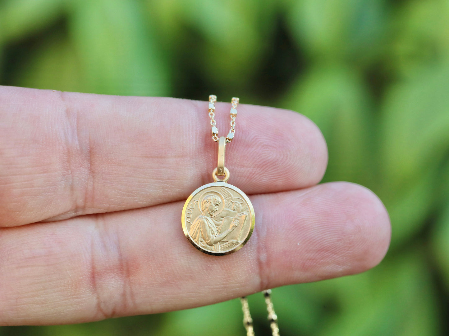 Colgante de medalla de plata de ley de San Lucas - Acuñado con detalles intrincados - Redondo unisex chapado en rodio de 13 mm - Regalo ideal para adolescentes católicos