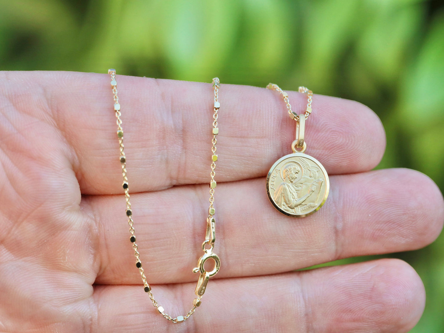 Colgante de medalla de plata de ley de San Lucas - Acuñado con detalles intrincados - Redondo unisex chapado en rodio de 13 mm - Regalo ideal para adolescentes católicos