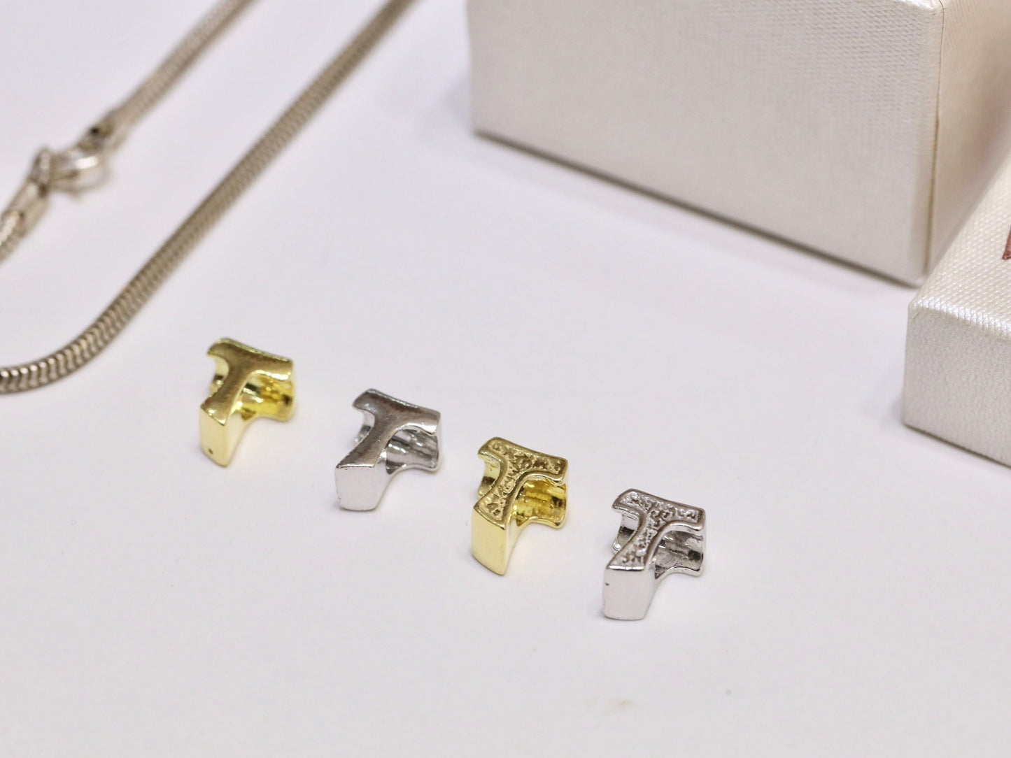 Elegante Cruz Tau de Plata de Ley 925 para Pulseras Estilo Pandora - Regalo Ideal para Mamá o Hija