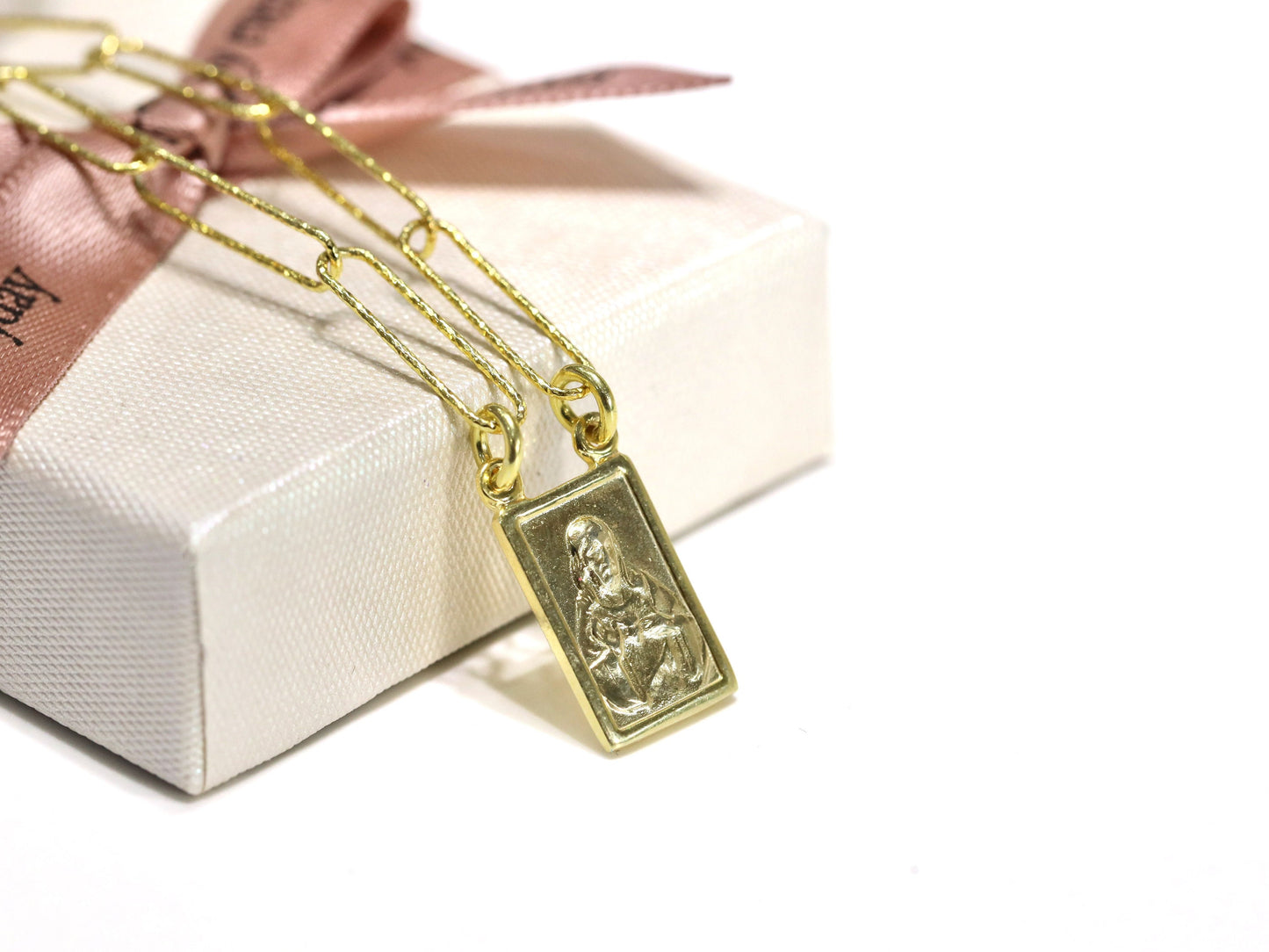 Elegante collar católico escapulario de plata de ley chapado en oro de 18 quilates con cadena de clip, collar escapulario para mujeres católicas