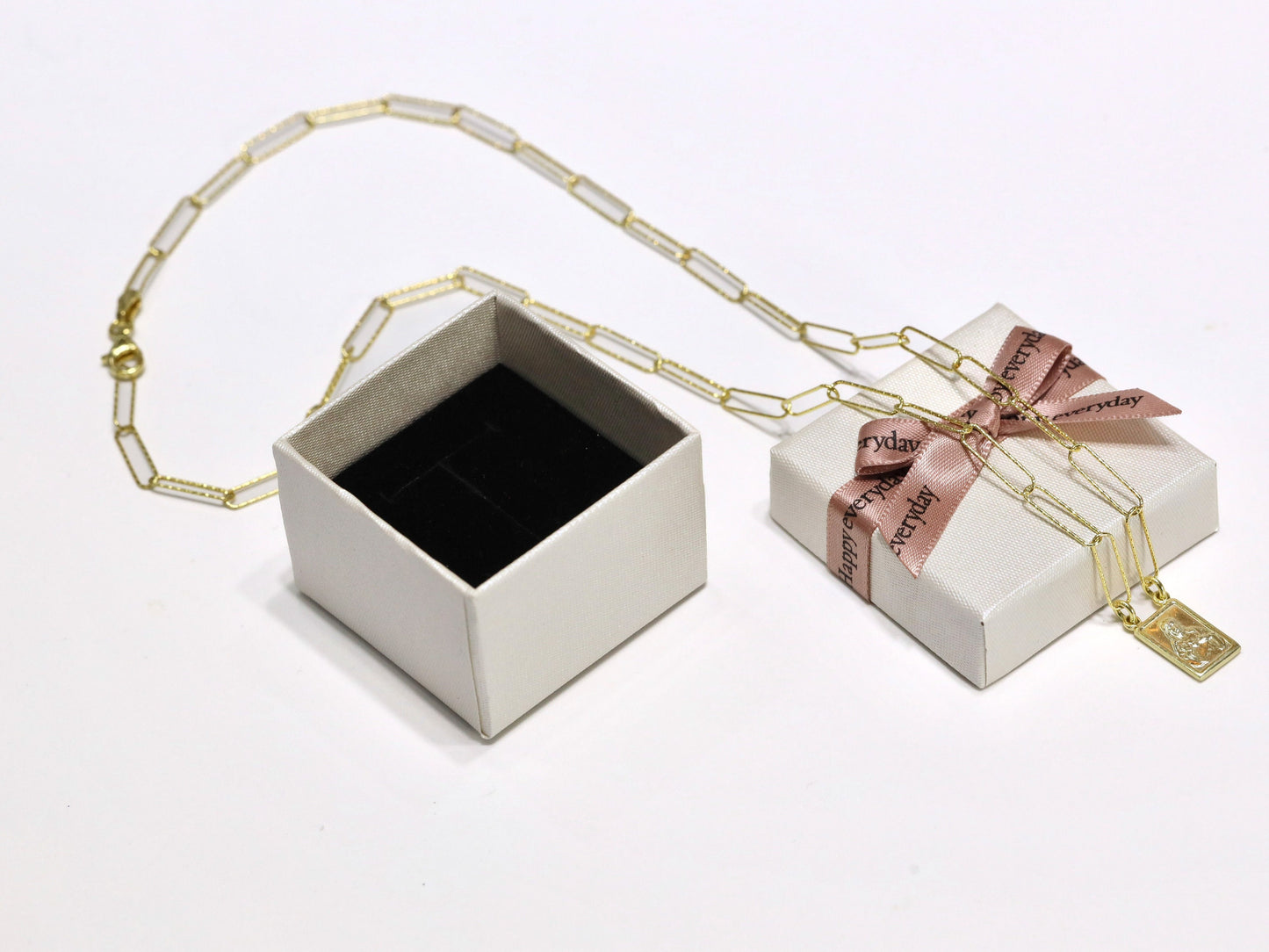 Elegante collar católico escapulario de plata de ley chapado en oro de 18 quilates con cadena de clip, collar escapulario para mujeres católicas