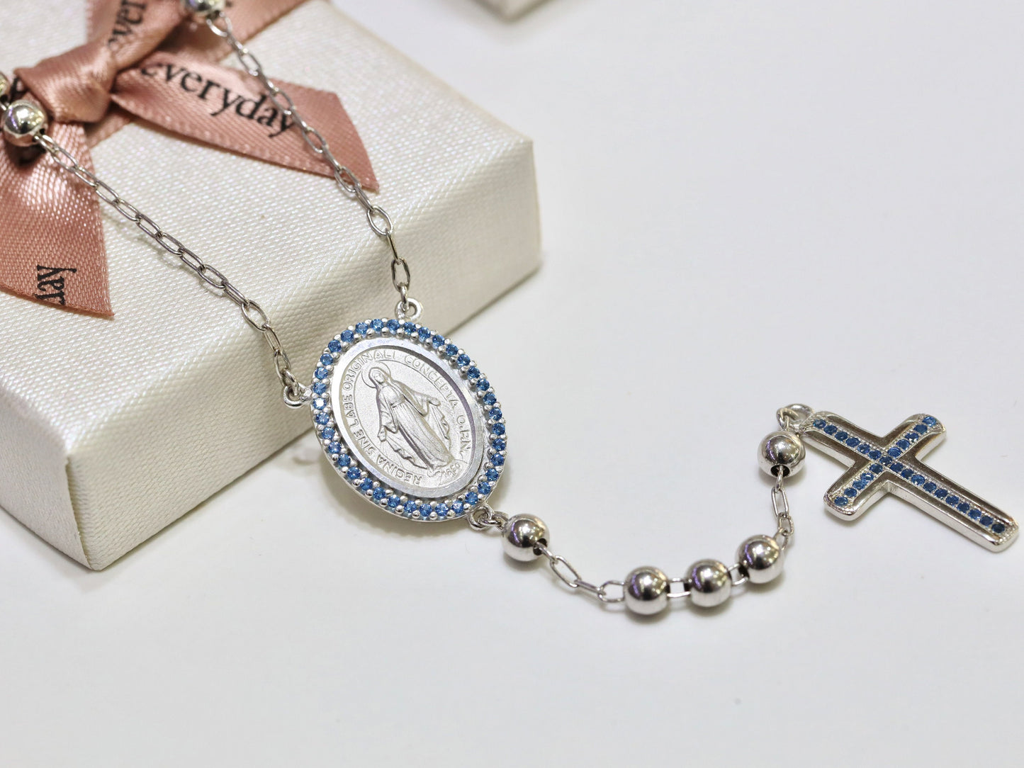 Collar Rosario de Plata de Ley 925 con Medalla Milagrosa de Circonio Cúbico Azul y Cruz
