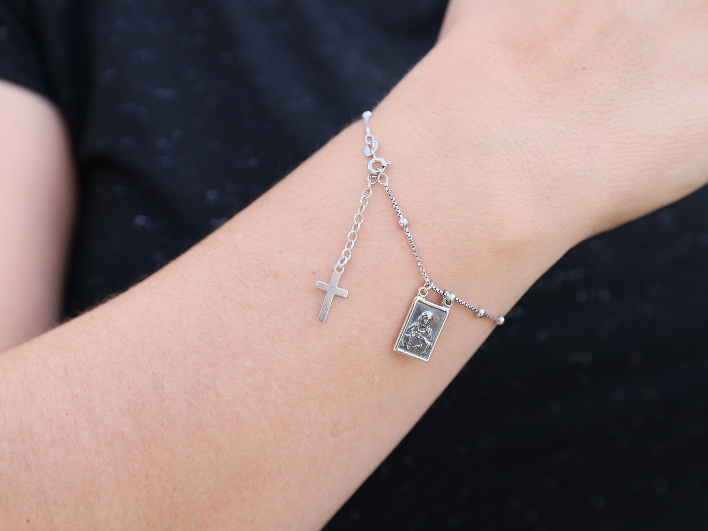 Minimalistisches Rosenkranzarmband aus Sterlingsilber mit Skapuliermedaille – katholischer Schmuck für Frauen, Skapulierarmband für Frauen,