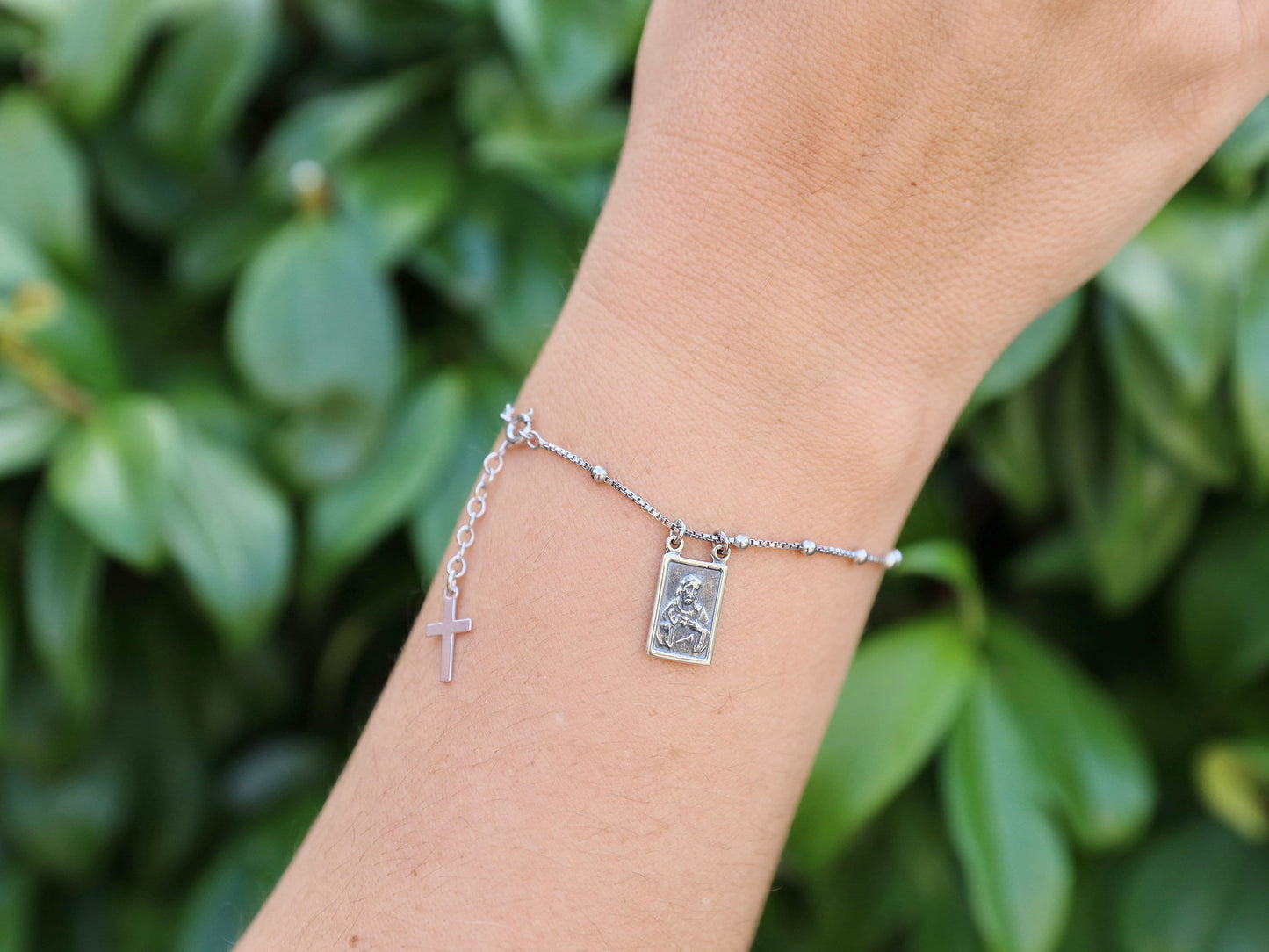 Minimalistisches Rosenkranzarmband aus Sterlingsilber mit Skapuliermedaille – katholischer Schmuck für Frauen, Skapulierarmband für Frauen,
