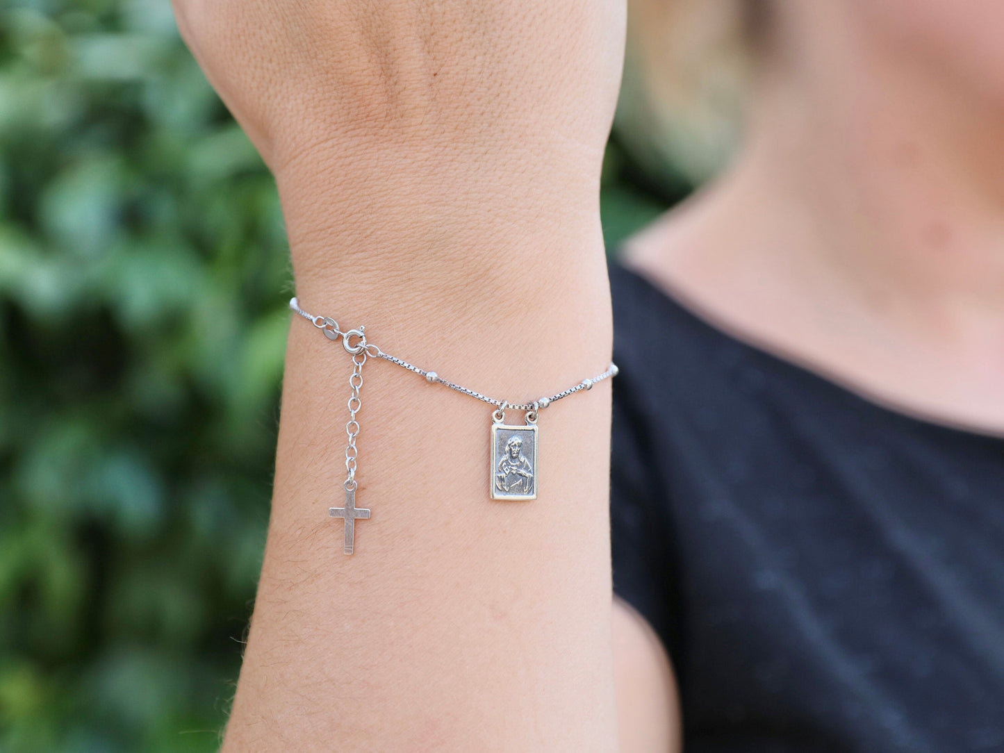Minimalistisches Rosenkranzarmband aus Sterlingsilber mit Skapuliermedaille – katholischer Schmuck für Frauen, Skapulierarmband für Frauen,