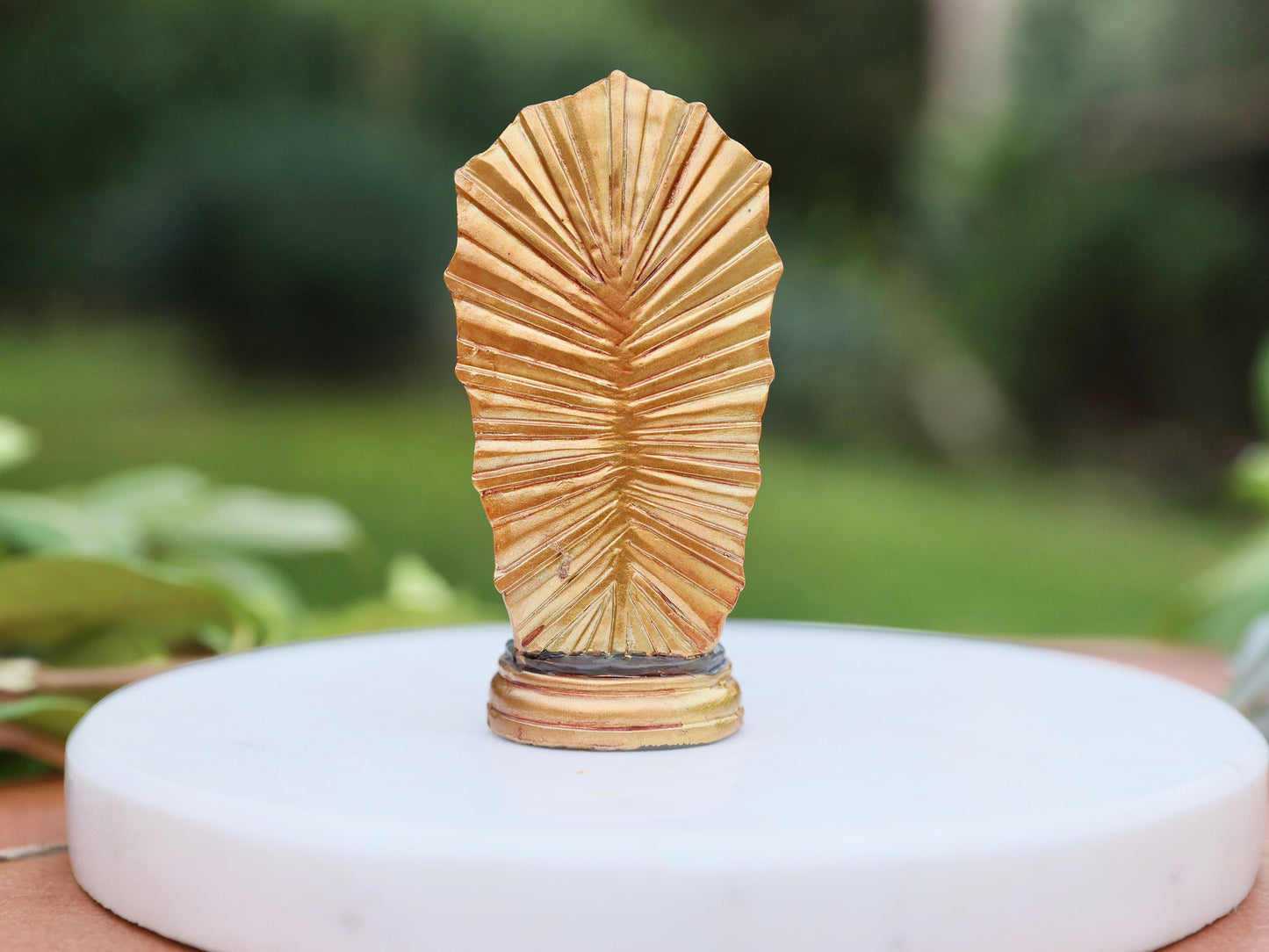 Estatua Religiosa Minimalista - Nuestra Señora del PERPETUO Socorro con el Niño Jesús - Pintada a mano - 9 cm - Altar Católico del Hogar
