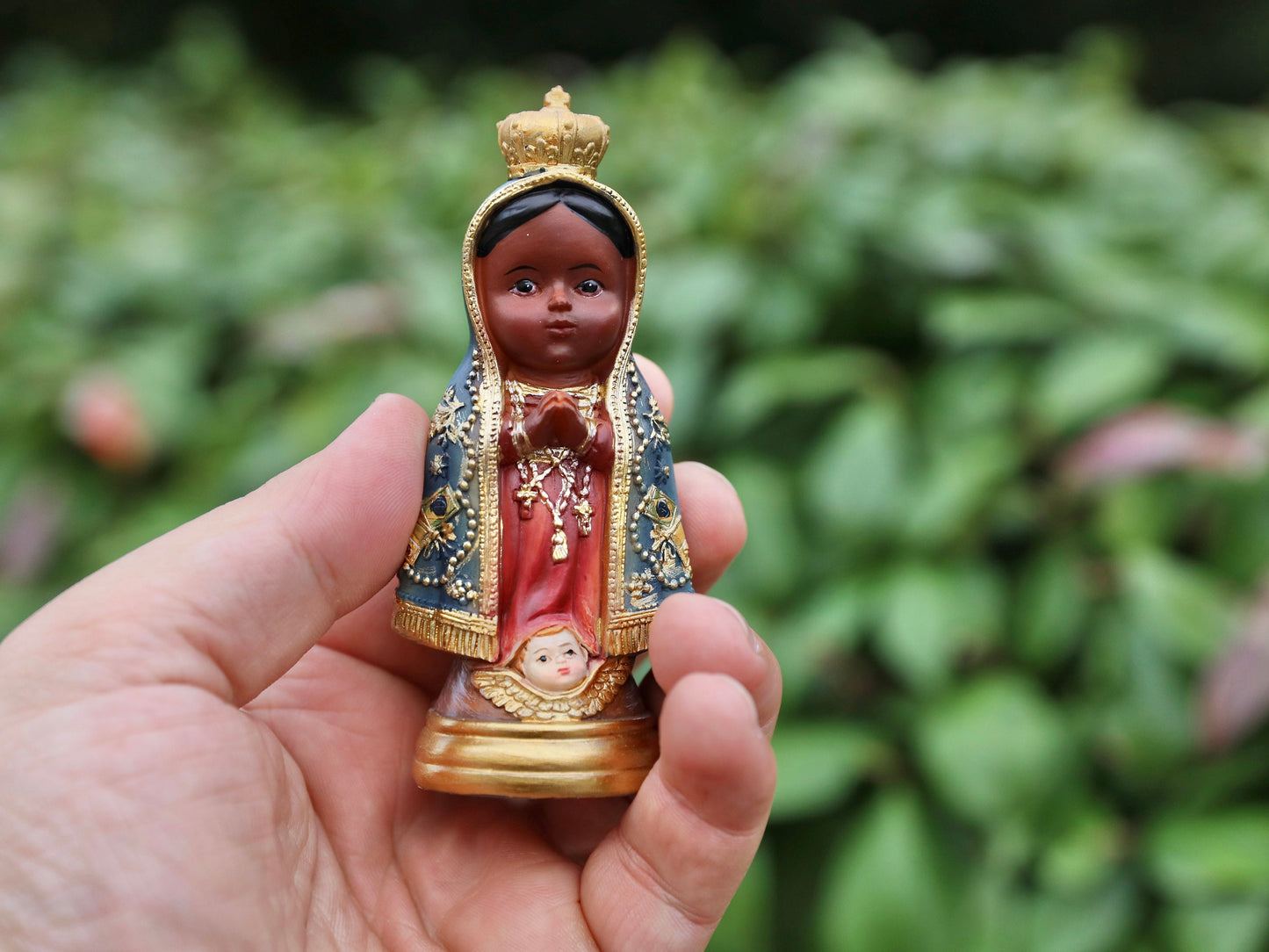 Estatua en miniatura de Nuestra Señora Apriceada pintada a mano - 9 cm, estilo religioso minimalista