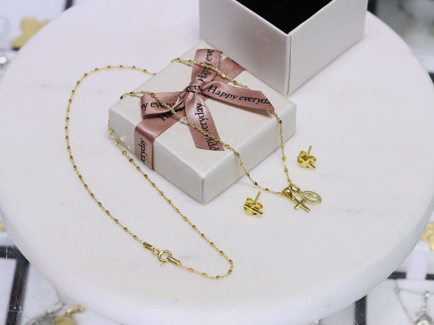Minimalistisches vergoldetes Schmuckset – Mini-Kreuz-Anhänger, Miraculous-Medaille und Kreuz-Ohrringe – katholisches Set aus Sterlingsilber 925 in Petite-Größe