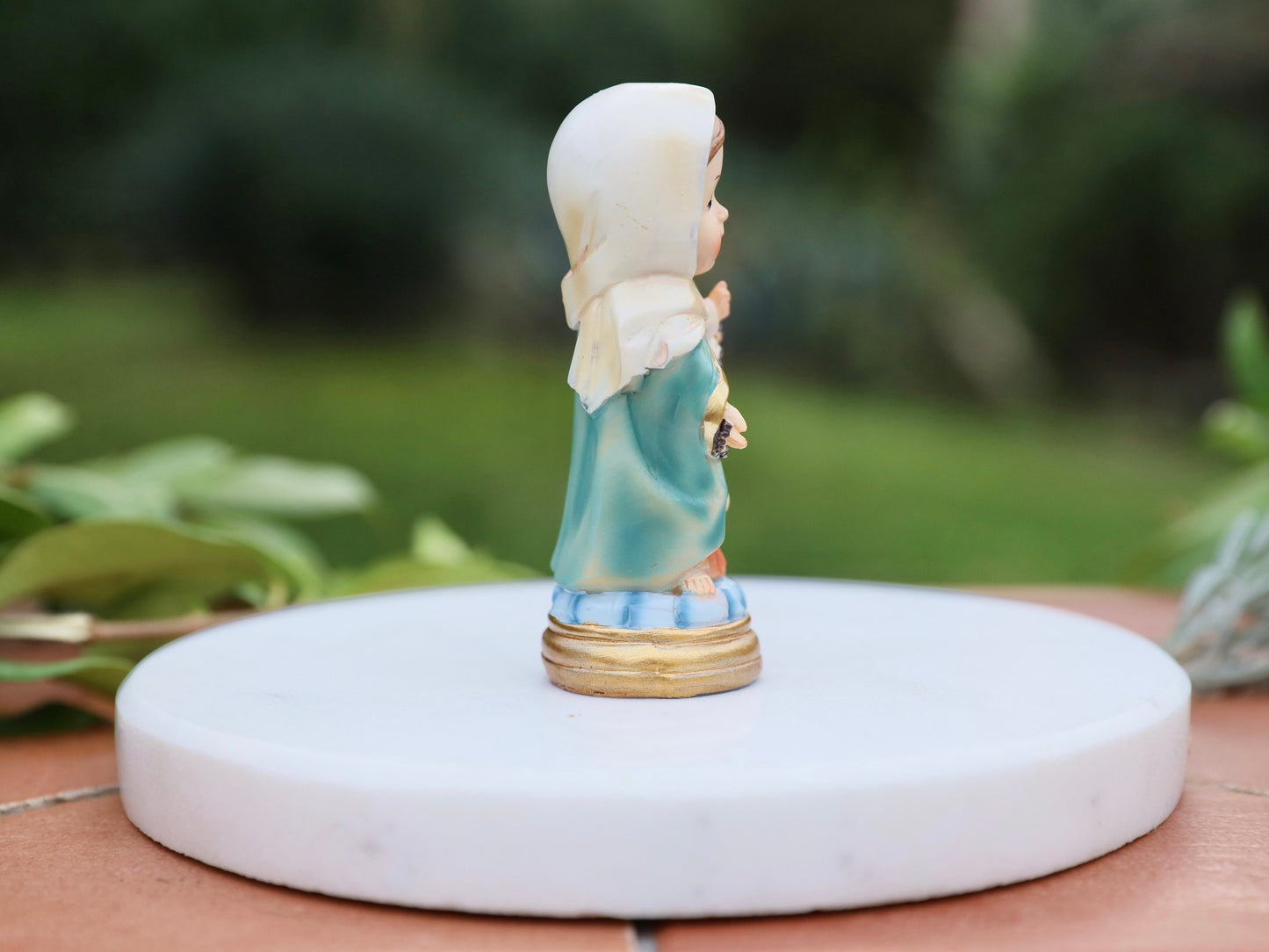 Estatua en miniatura pintada al óleo de Nuestra Señora del Rosario | Perfecto para niños católicos y coleccionistas | Tamaño 9 cm Virgen María con el Niño Jesús