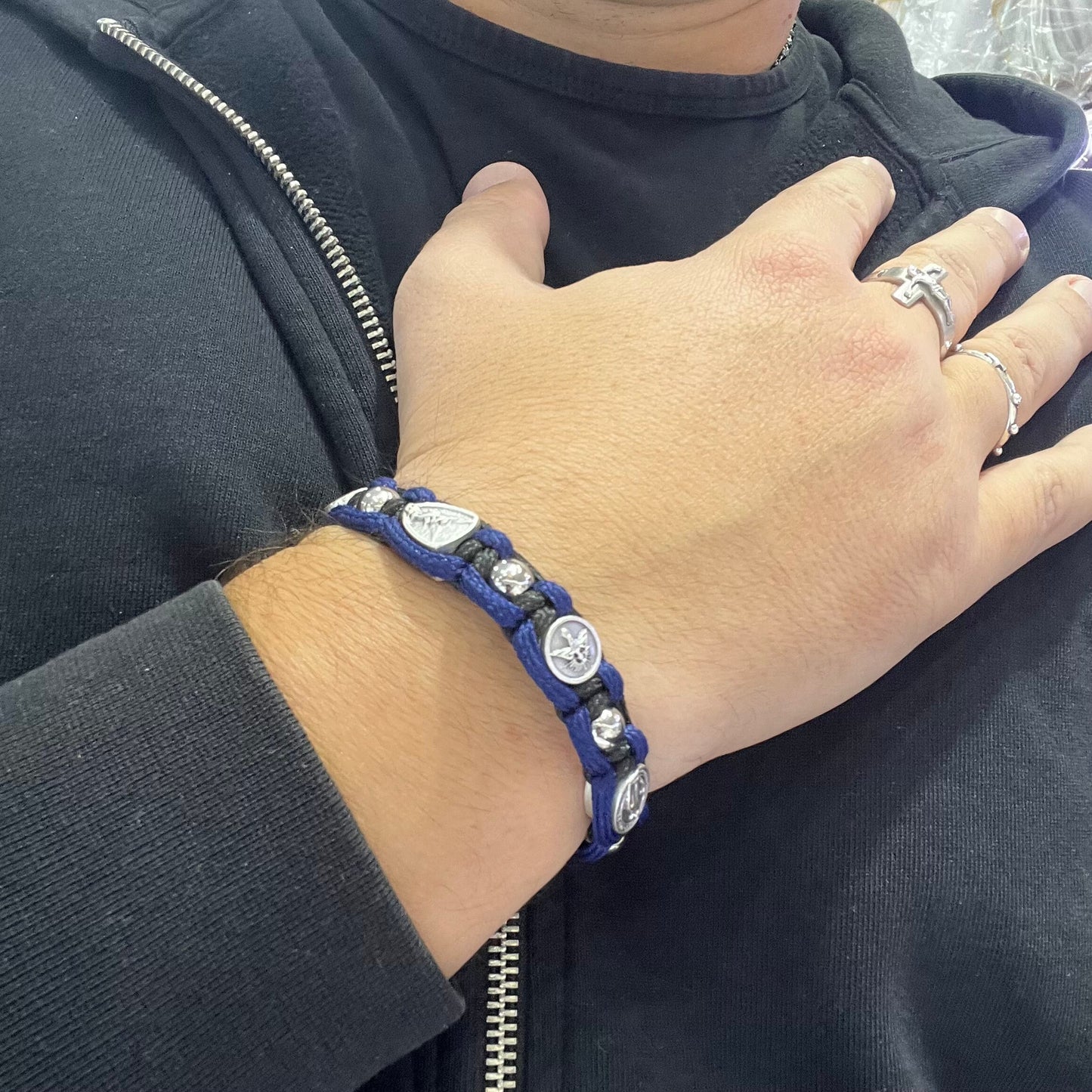 Pulsera de 5 santos católicos para hombre, pulsera Parcord con santos, Medalla Milagrosa de San Benito Medalla Escapulario San Miguel Espíritu Santo