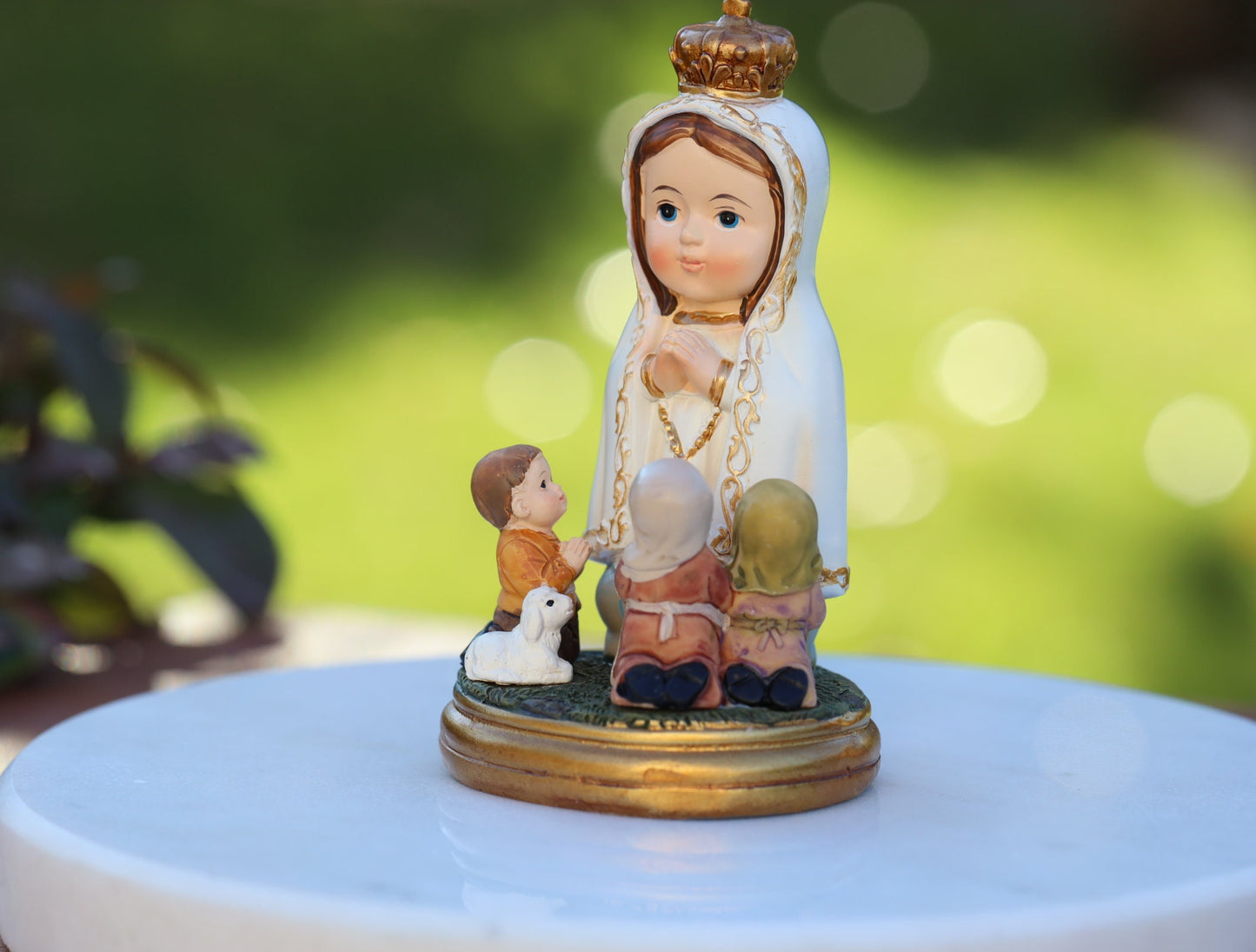 Statue Unserer Lieben Frau von Fatima, Miniaturstatue Unserer Lieben Frau von Fatima mit Sehern, Medjugorje-Miniatur-Baby-Sammlungsstatue der Heiligen