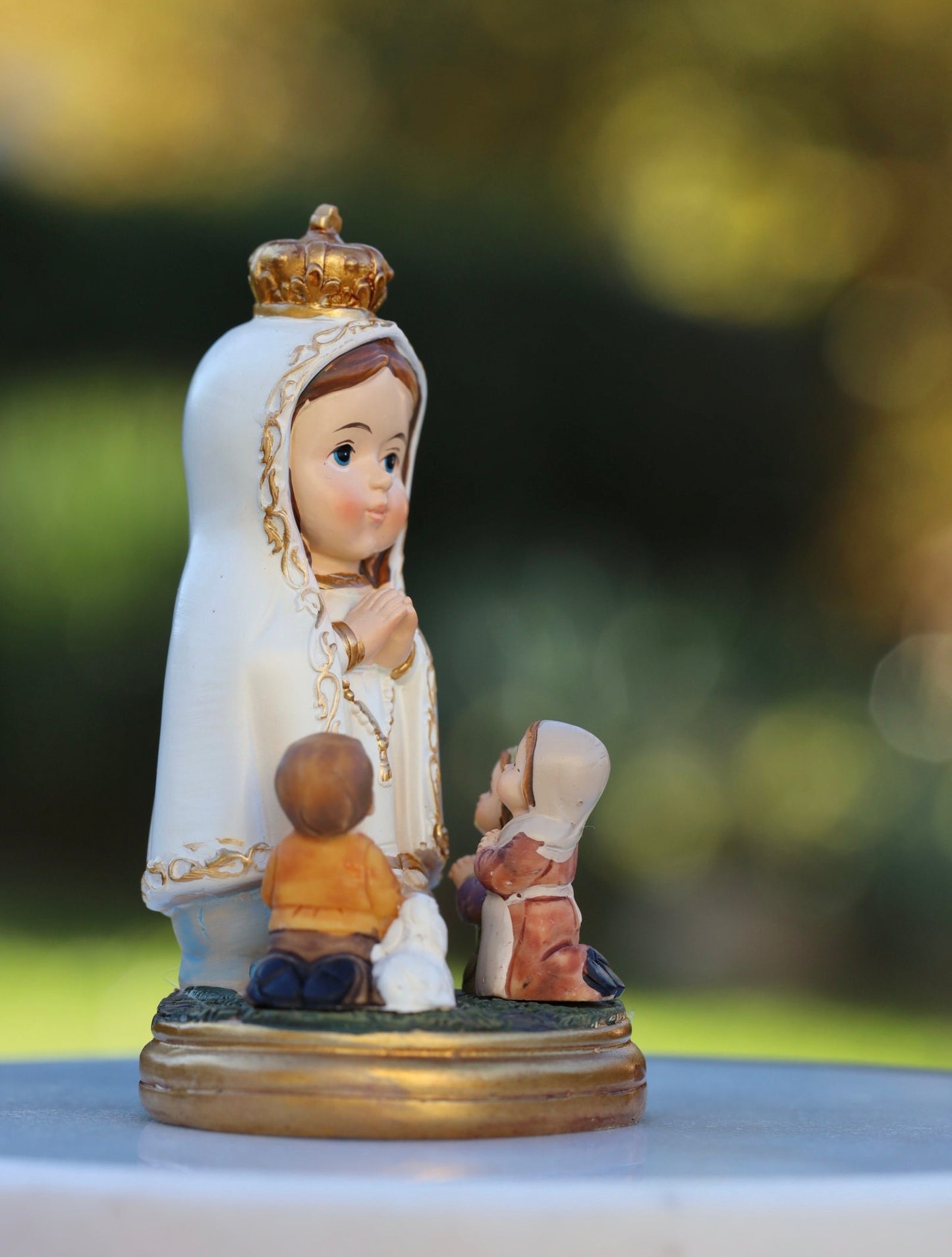 Statue Unserer Lieben Frau von Fatima, Miniaturstatue Unserer Lieben Frau von Fatima mit Sehern, Medjugorje-Miniatur-Baby-Sammlungsstatue der Heiligen