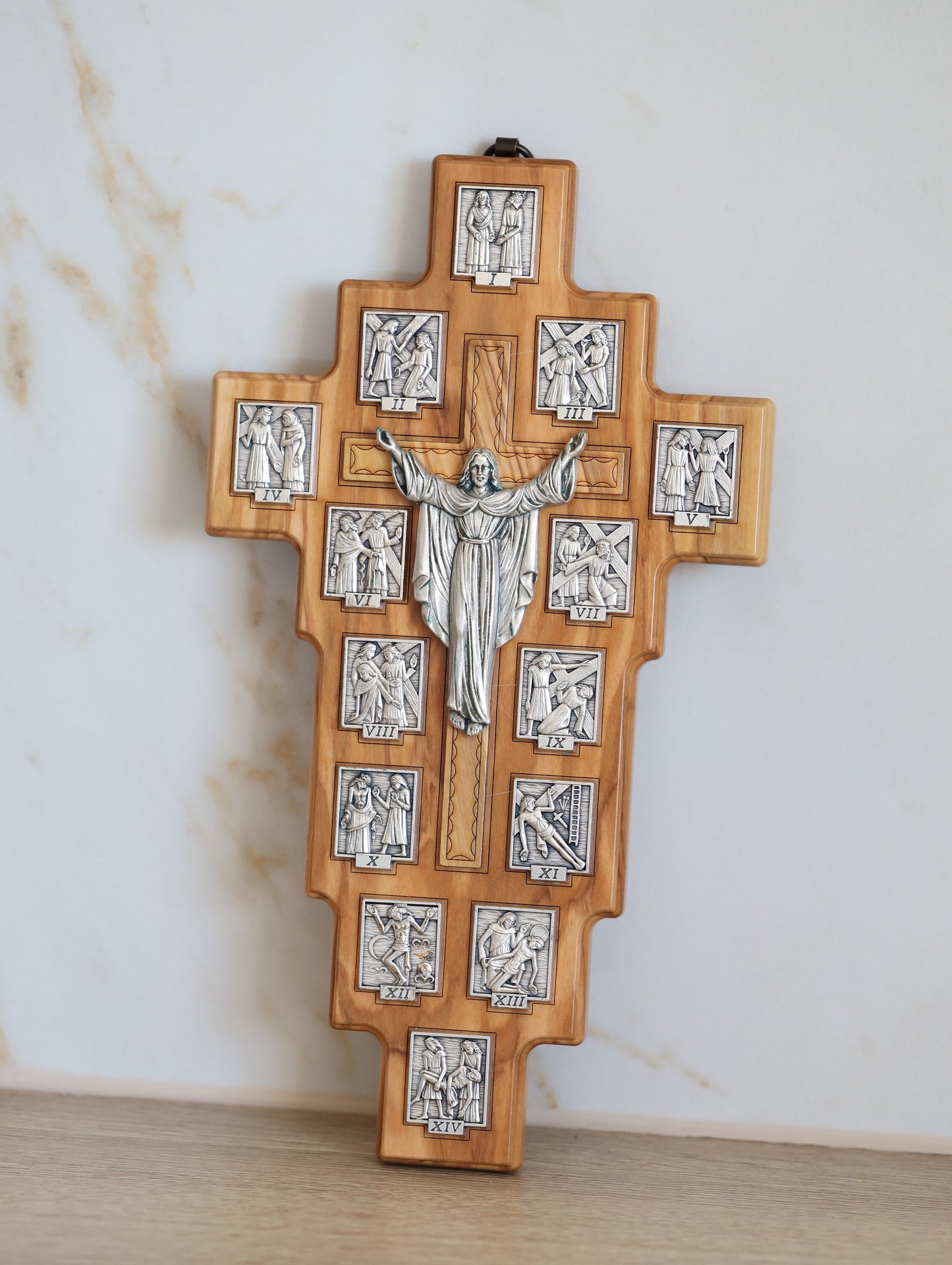 Estaciones de crucifijo cruzado, estaciones de cruz de madera de olivo, soporte de cruz con estaciones de cruz, estaciones de cruz hechas a mano, estaciones de madera