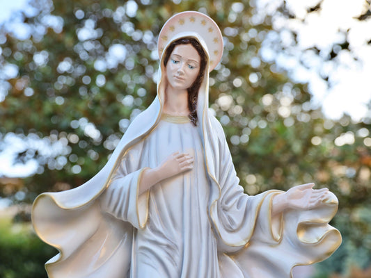 Statue Unserer Lieben Frau von Medjugorje, 27-Zoll-Statue, Outdoor-Statue, Königin des Friedens-Statue, Hausaltar-Jungfrau-Maria-Statue, religiöse katholische Statue