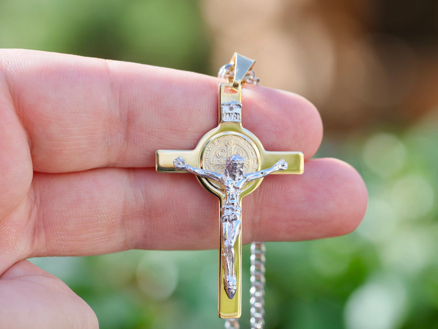 Crucifijo grande de San Benito, crucifijo chapado en oro de plata de ley para hombre, cruz detallada de San Benito, collar de crucifijo de monedas de alta precisión