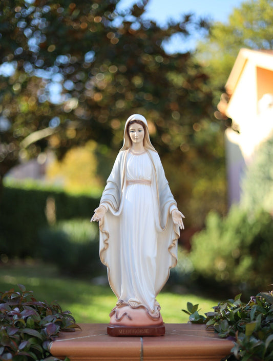 Marmorstatue Unserer Lieben Frau von der Gnade, Statue Unserer Lieben Frau im Freien, Statue der Jungfrau Maria bemalt, Statue der Jungfrau Maria für den Außenbereich